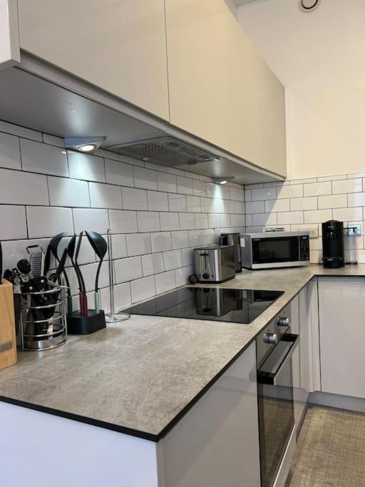 Modern Apartment Within Historic Chester City Walls Bagian luar foto