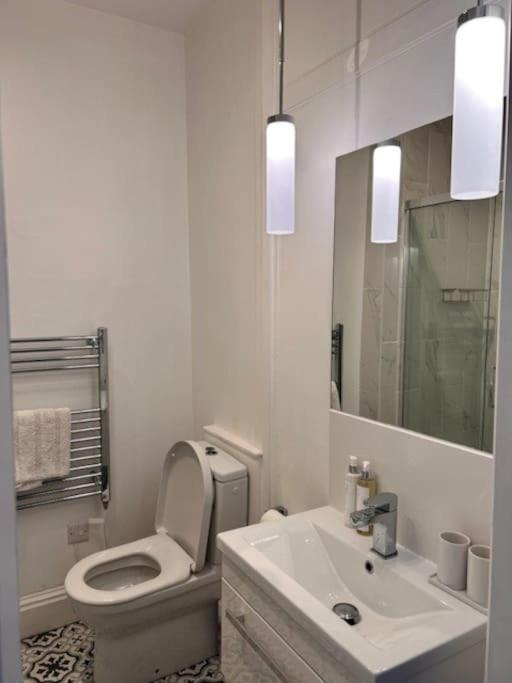 Modern Apartment Within Historic Chester City Walls Bagian luar foto