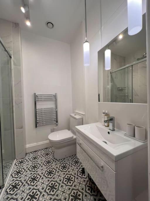Modern Apartment Within Historic Chester City Walls Bagian luar foto
