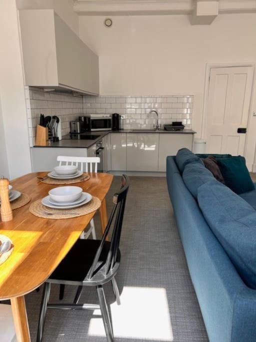 Modern Apartment Within Historic Chester City Walls Bagian luar foto